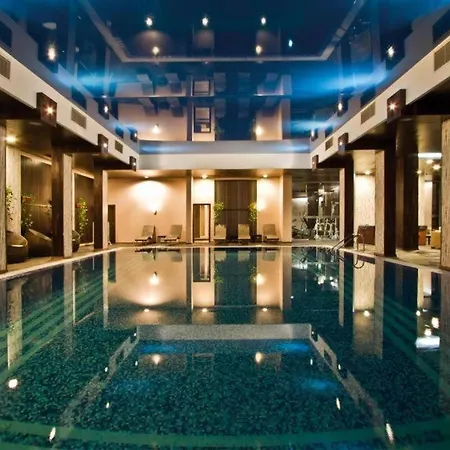 Garden Of Eden Apartment *